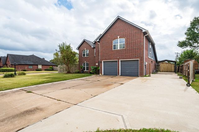 3401 Wood Fox Drive, Alvin, TX 77511