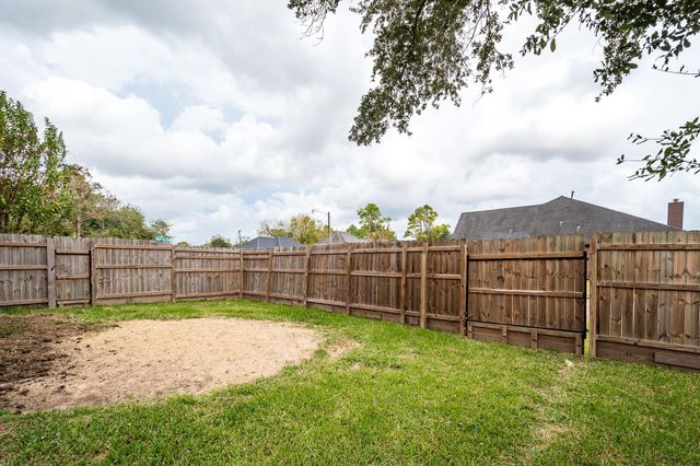 3401 Wood Fox Drive, Alvin, TX 77511
