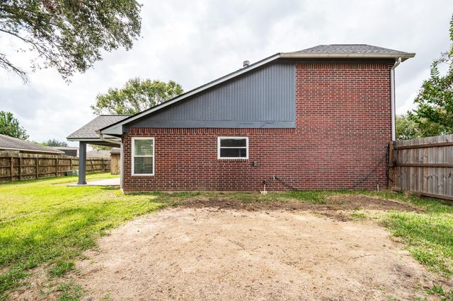 3401 Wood Fox Drive, Alvin, TX 77511