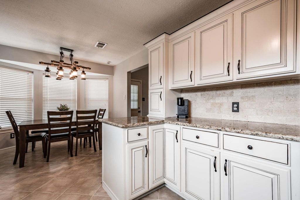 Image 17 of property listing at 3401 Wood Fox Drive, Alvin, TX 77511