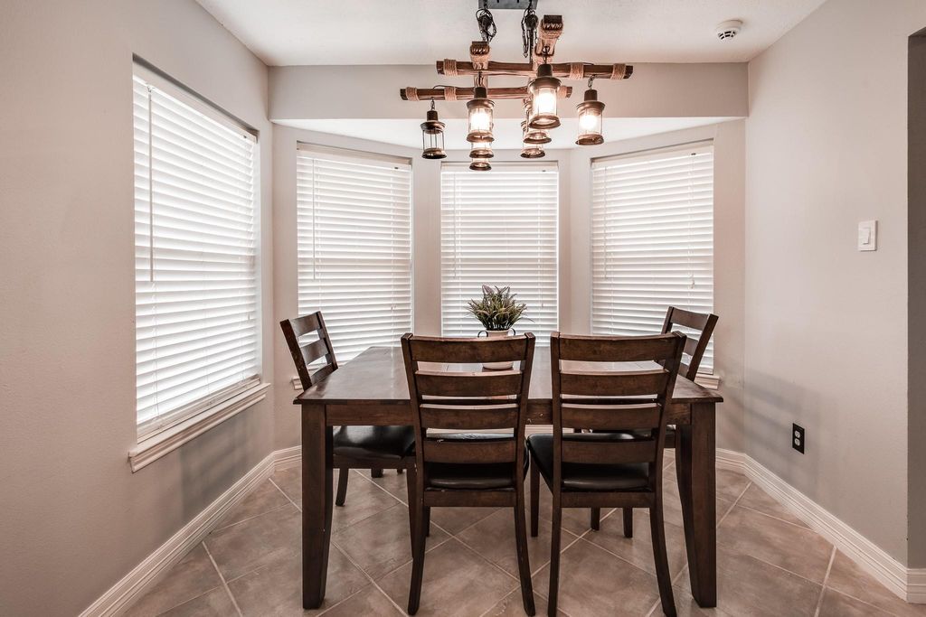 Image 20 of property listing at 3401 Wood Fox Drive, Alvin, TX 77511