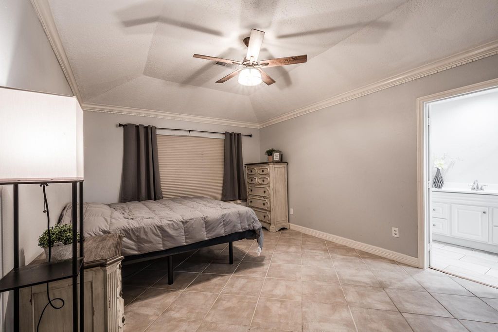 Image 22 of property listing at 3401 Wood Fox Drive, Alvin, TX 77511