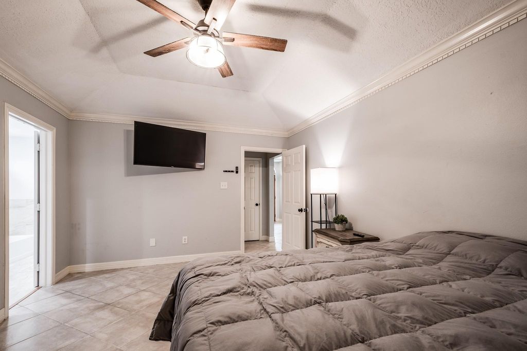 Image 23 of property listing at 3401 Wood Fox Drive, Alvin, TX 77511