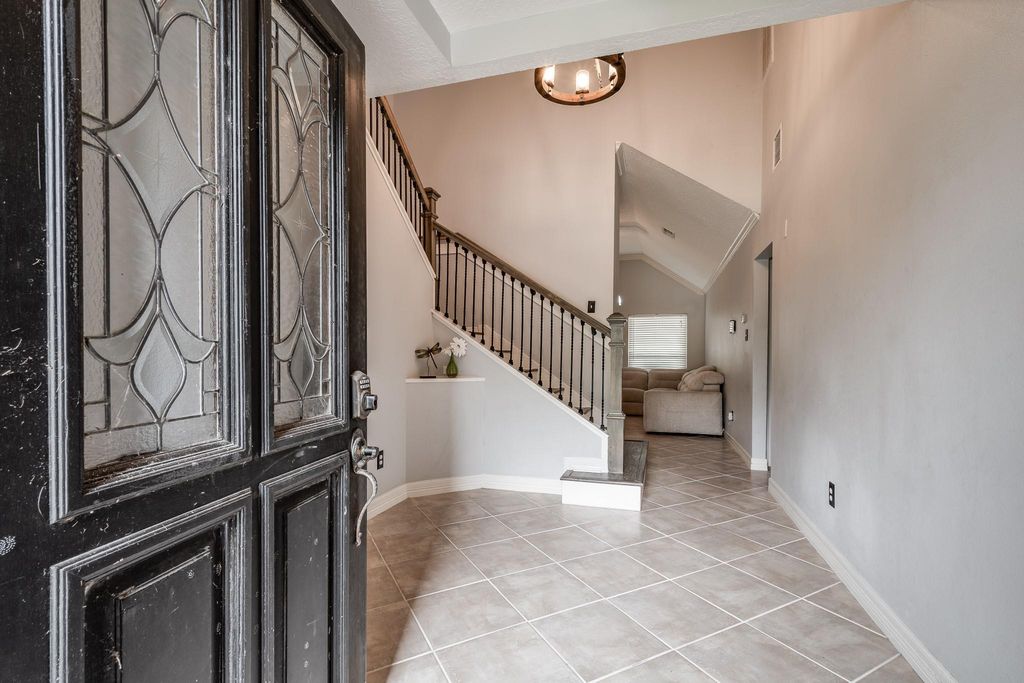 Image 7 of property listing at 3401 Wood Fox Drive, Alvin, TX 77511