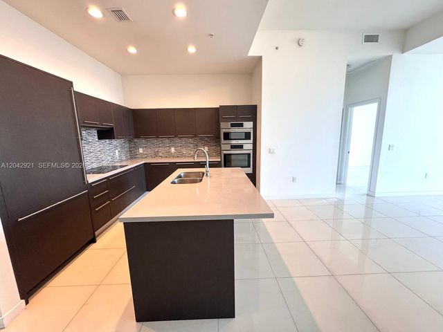 7825 NW 107th Avenue 706, Doral, FL 33178