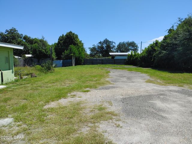 5022 HWY 22, Callaway, FL 32404