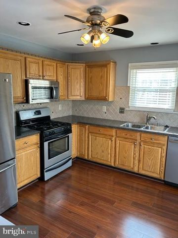 660 CHADBOURNE CT, Harleysville, PA 19438