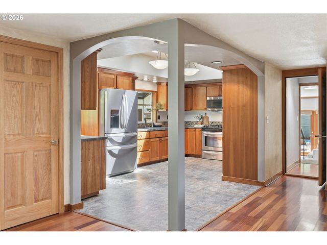 3000 GILHAM Rd, Eugene, OR 97408