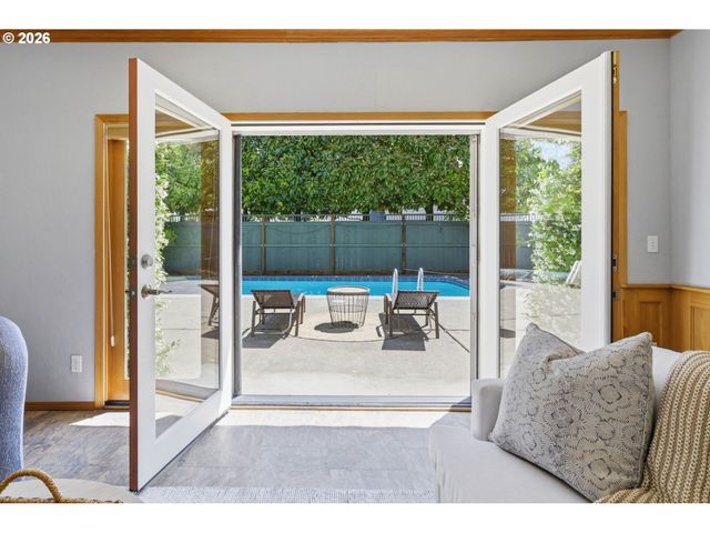 3000 GILHAM Rd, Eugene, OR 97408