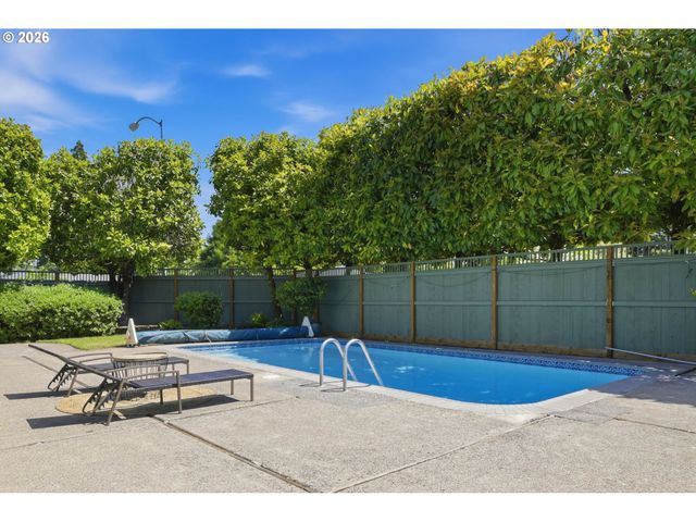 3000 GILHAM Rd, Eugene, OR 97408
