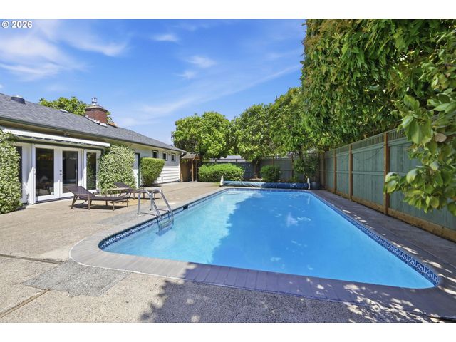 3000 GILHAM Rd, Eugene, OR 97408