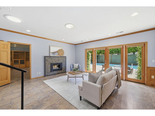 3000 GILHAM Rd, Eugene, OR 97408