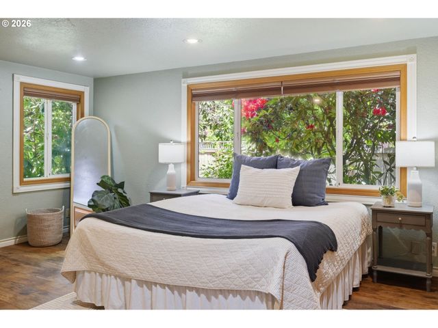 3000 GILHAM Rd, Eugene, OR 97408