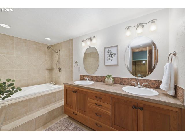 3000 GILHAM Rd, Eugene, OR 97408