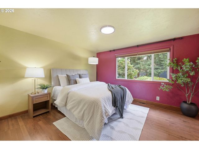 3000 GILHAM Rd, Eugene, OR 97408