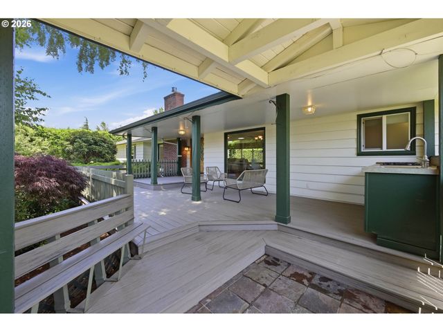 3000 GILHAM Rd, Eugene, OR 97408
