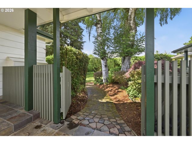 3000 GILHAM Rd, Eugene, OR 97408