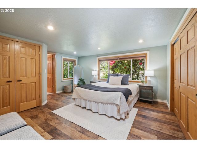 3000 GILHAM Rd, Eugene, OR 97408