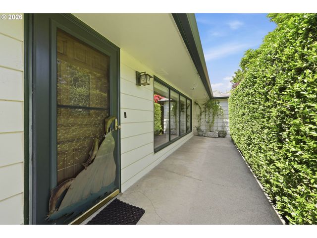 3000 GILHAM Rd, Eugene, OR 97408
