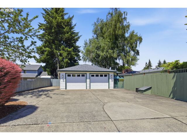3000 GILHAM Rd, Eugene, OR 97408