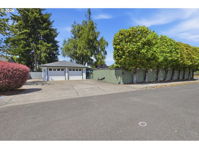 3000 GILHAM Rd, Eugene, OR 97408