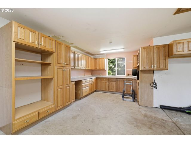 3000 GILHAM Rd, Eugene, OR 97408
