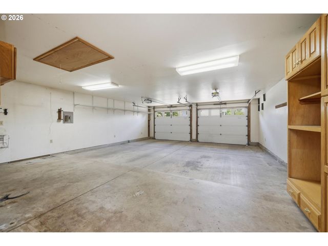 3000 GILHAM Rd, Eugene, OR 97408