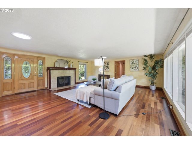 3000 GILHAM Rd, Eugene, OR 97408