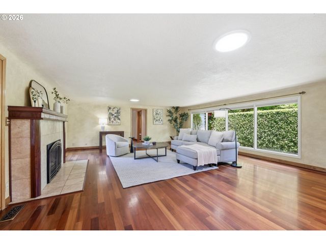 3000 GILHAM Rd, Eugene, OR 97408