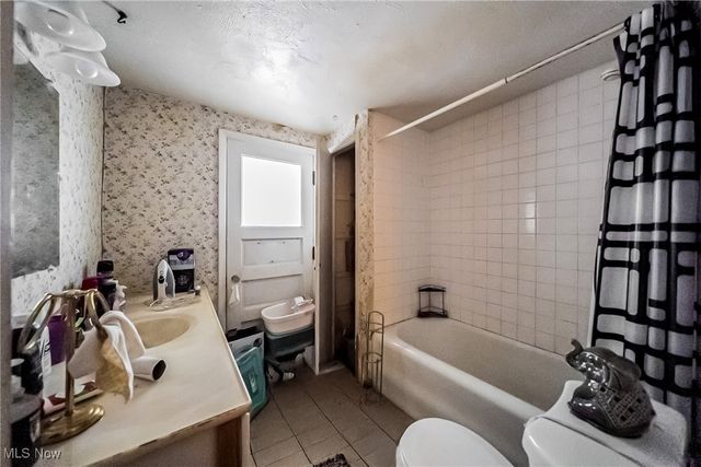 6815 Ridgewood Avenue, Parma, OH 44129