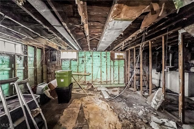 6815 Ridgewood Avenue, Parma, OH 44129