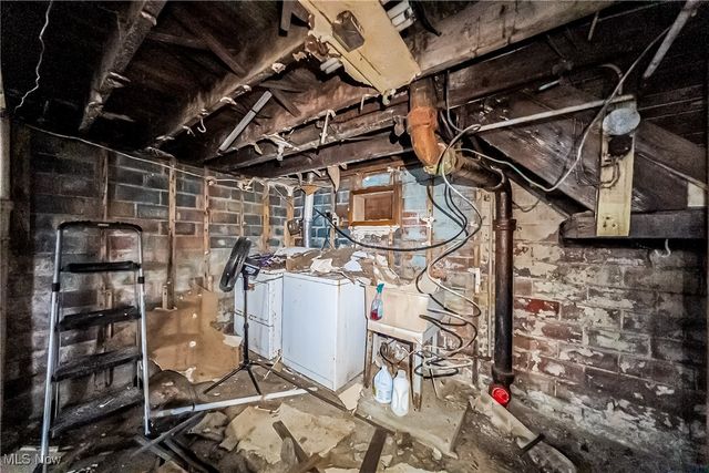 6815 Ridgewood Avenue, Parma, OH 44129