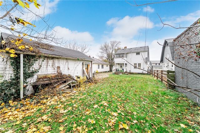 6815 Ridgewood Avenue, Parma, OH 44129