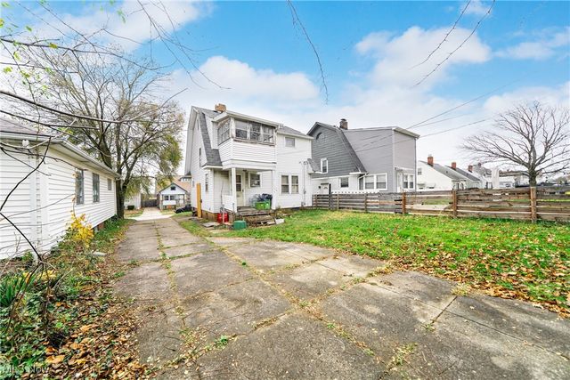 6815 Ridgewood Avenue, Parma, OH 44129