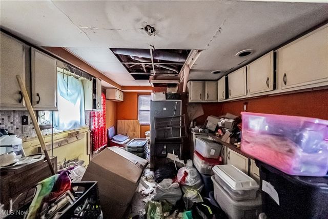 6815 Ridgewood Avenue, Parma, OH 44129