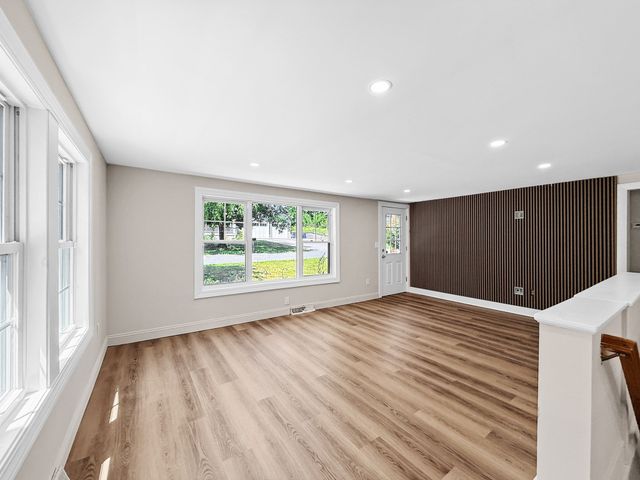 89 Goodale St, Haverhill, MA 01830