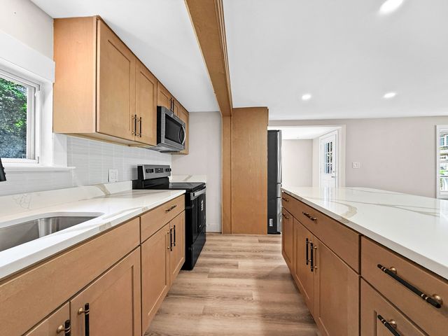 89 Goodale St, Haverhill, MA 01830