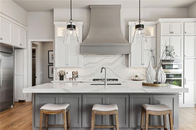 13701 W Guilford Road, Leawood, KS 66224