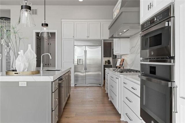 13701 W Guilford Road, Leawood, KS 66224