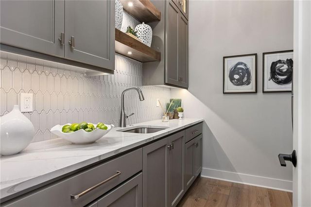 13701 W Guilford Road, Leawood, KS 66224