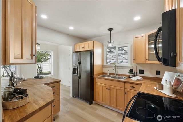 319 4th Avenue SE, Puyallup, WA 98372