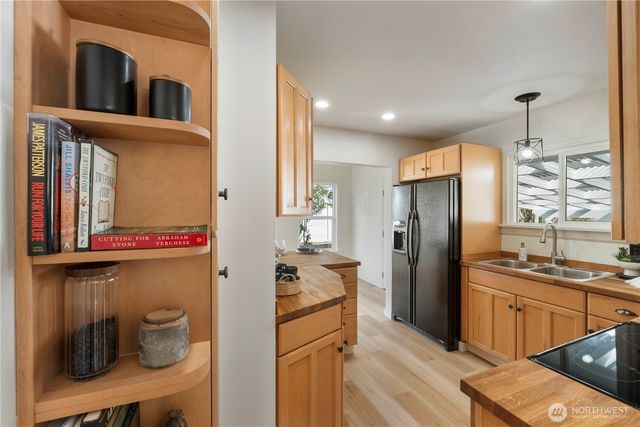 319 4th Avenue SE, Puyallup, WA 98372