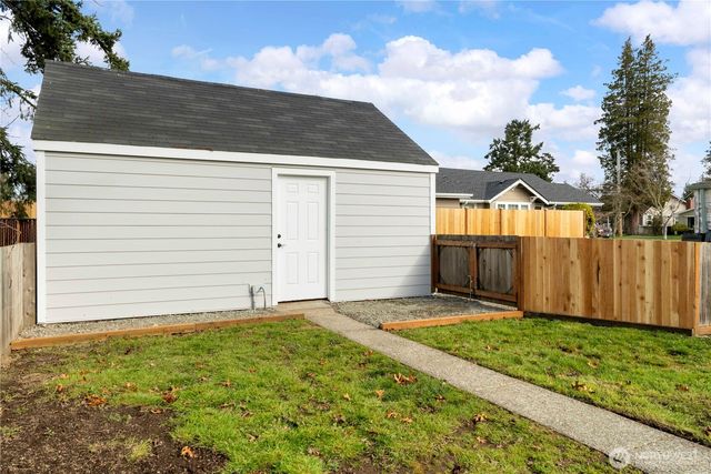 319 4th Avenue SE, Puyallup, WA 98372