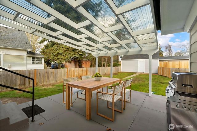 319 4th Avenue SE, Puyallup, WA 98372