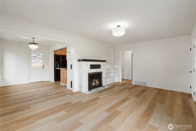 319 4th Avenue SE, Puyallup, WA 98372