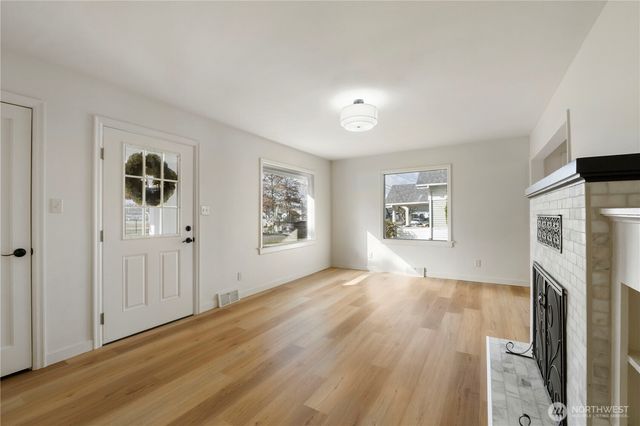 319 4th Avenue SE, Puyallup, WA 98372