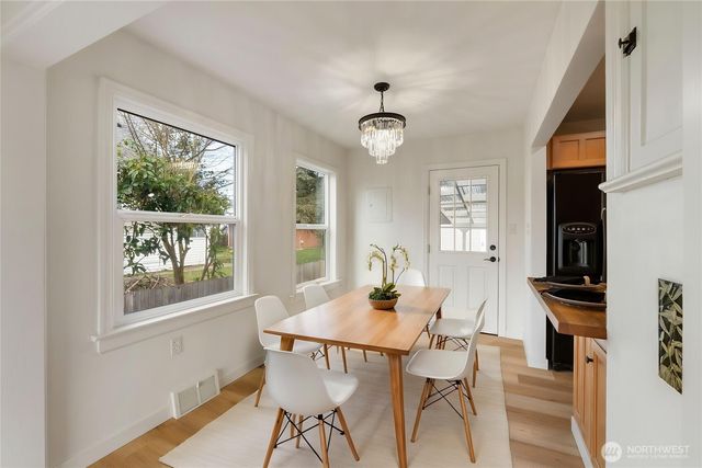 319 4th Avenue SE, Puyallup, WA 98372