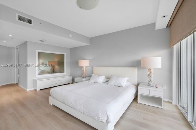 10 Venetian Way 1404, Miami Beach, FL 33139