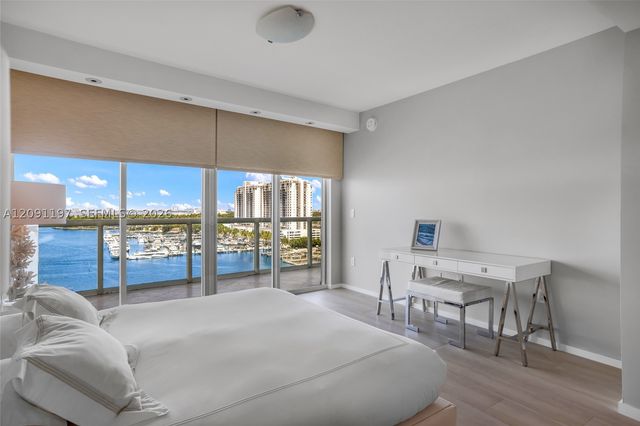 10 Venetian Way 1404, Miami Beach, FL 33139