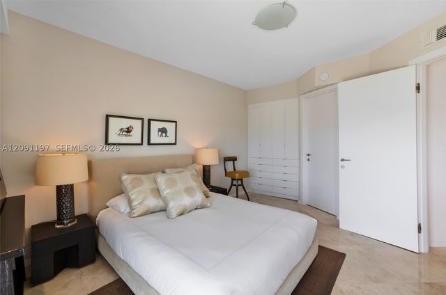 10 Venetian Way 1404, Miami Beach, FL 33139